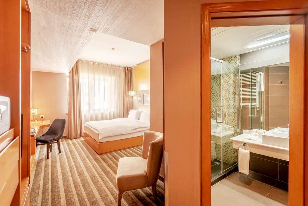 Ramada Ulaanbaatar City Center Стая снимка