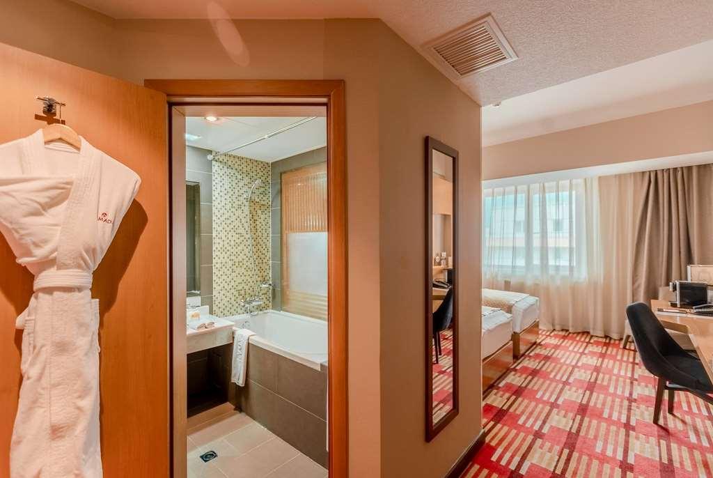 Ramada Ulaanbaatar City Center Стая снимка