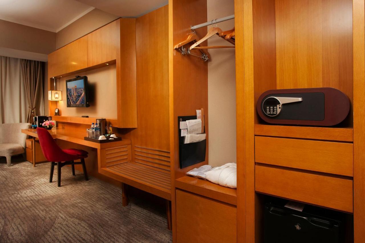 Ramada Ulaanbaatar City Center Екстериор снимка