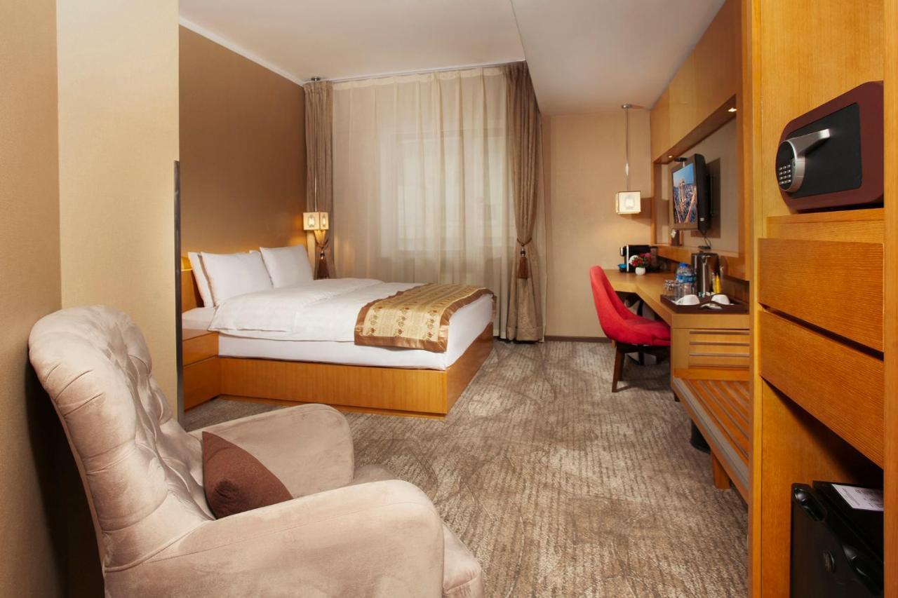 Ramada Ulaanbaatar City Center Екстериор снимка