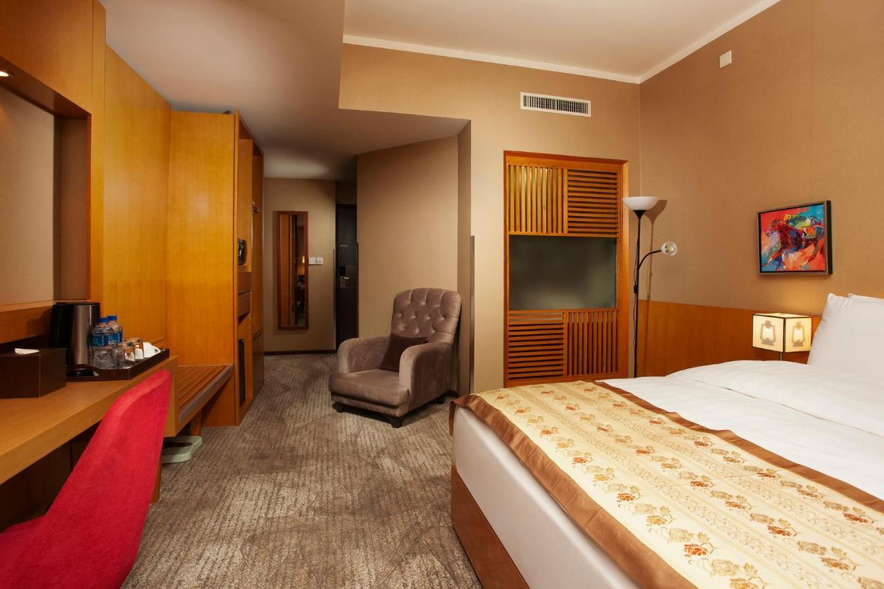 Ramada Ulaanbaatar City Center Екстериор снимка