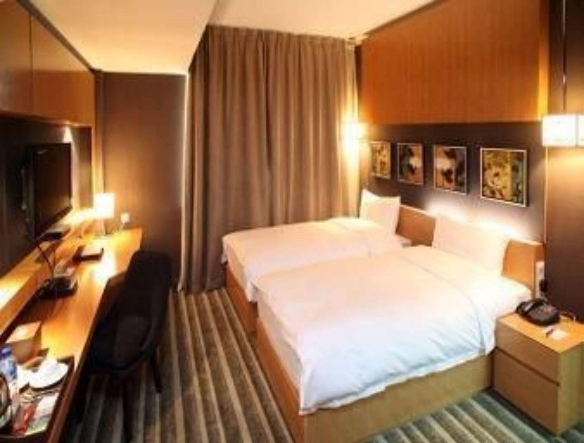 Ramada Ulaanbaatar City Center Екстериор снимка