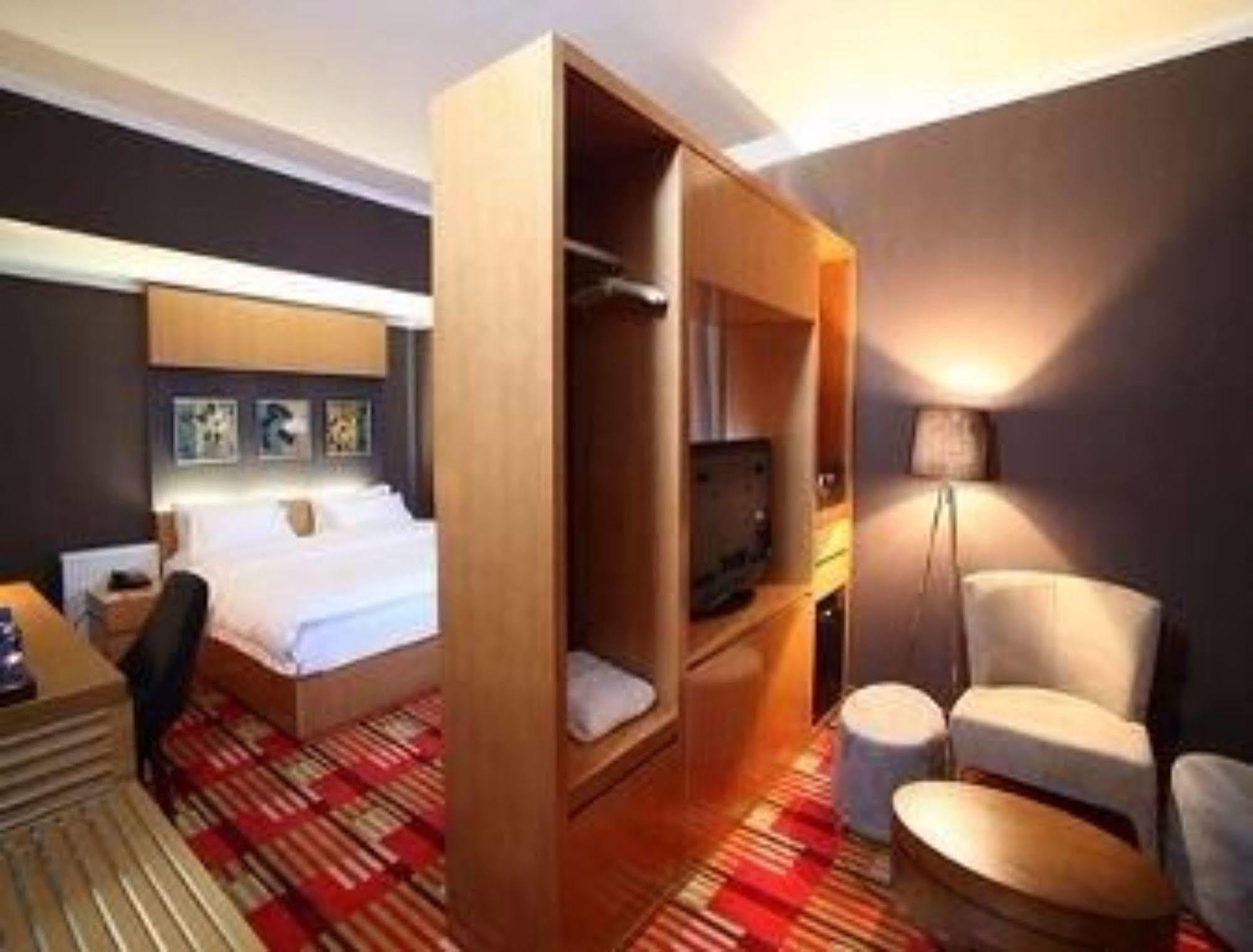 Ramada Ulaanbaatar City Center Екстериор снимка