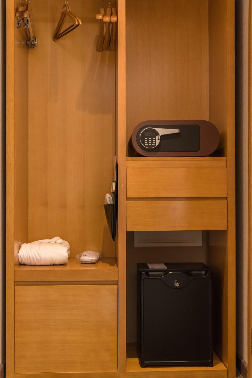 Ramada Ulaanbaatar City Center Екстериор снимка