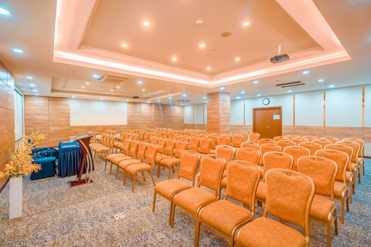 Ramada Ulaanbaatar City Center Екстериор снимка
